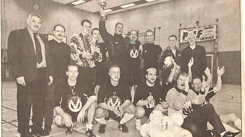 2001 FB STM Halle Team Ausschnitt Jan 2002